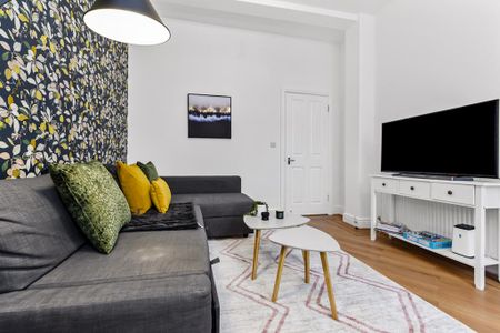 1 bedroom serviced apartment to rent - Photo 2