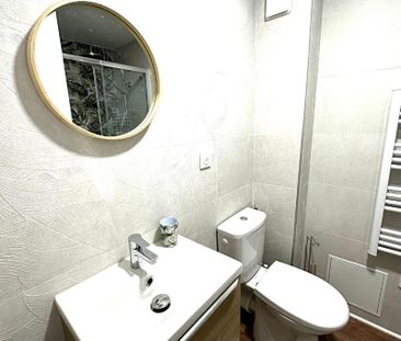 A LOUER TRES BEL APPARTEMENT MEUBLE EN PLEIN CENTRE VILLE DE ST QUE... - Photo 5