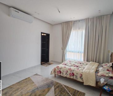 Elegant 5 BR Villa in Al Zaheya Gardens: Serene - Photo 2