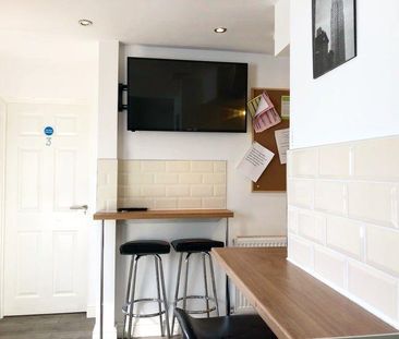 1 bedroom in a house share to rent - Photo 2