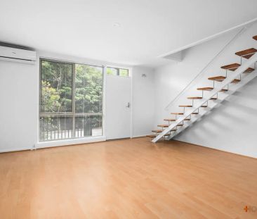 “BRIGHT AND SUNNY | SUPER SPACIOUS | BEACHSIDE LOCATION” - Photo 5