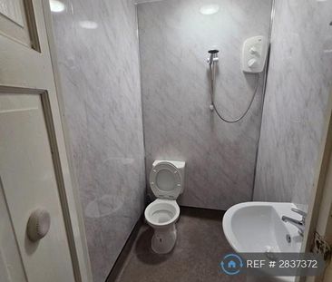 1 bedroom in a house share to rent - Photo 6