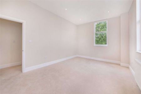 Double aspect two bedroom flat on a popular garden square in Earl's Court. - Photo 4