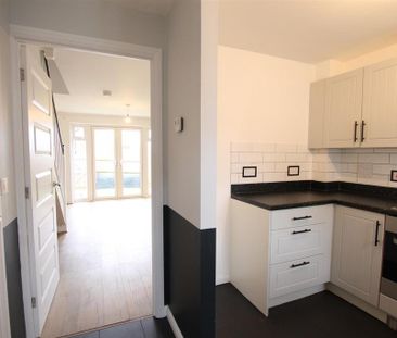 2 bedroom end of terrace house to rent - Photo 4