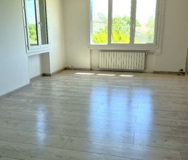 Location Appartement 4 pièces 98m² - Photo 2