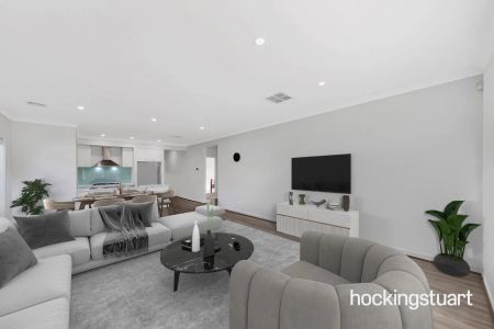 MINS AWAY FROM TRAIN STATION AND FREEWAY ! - Photo 2