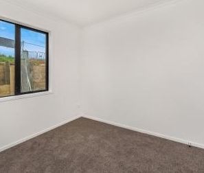 Modern 2 Bedroom house in Huntington - Photo 1