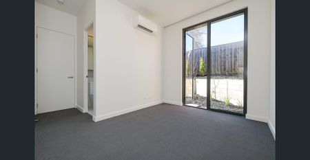 Contemporary Townhouse, Privately Positioned - Photo 5