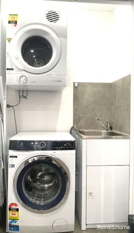 FULLY FURNISHED - 1BEDROOM WITH COURTYARD - Photo 4