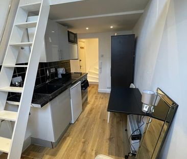 Studio Flat, Penywern Road, SW5 - Photo 2