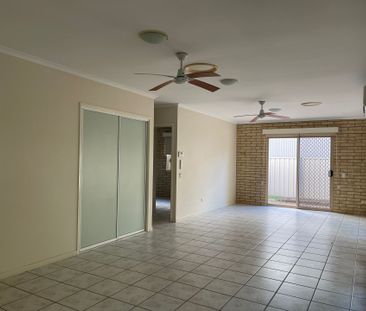 Charming 2 Bedroom Brick Home - Photo 3