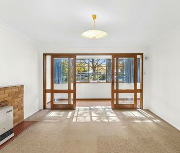 Neat & Tidy 3 Bedroom home with large backyard! - Photo 6