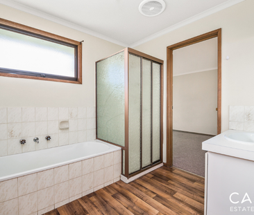 27 Hazelwood Avenue, Cranbourne North - Photo 2