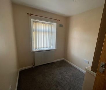 2 bedroom end of terrace house to rent - Photo 1