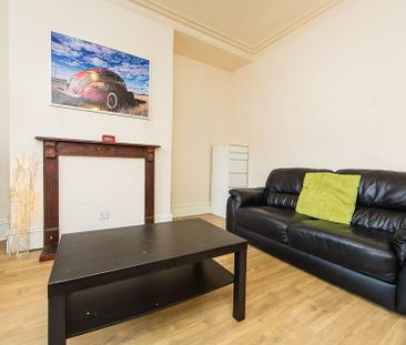 Queens Road, Hyde Park, Leeds - Photo 2