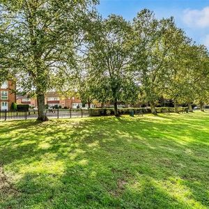Master Close, Oxted, RH8 - Photo 3