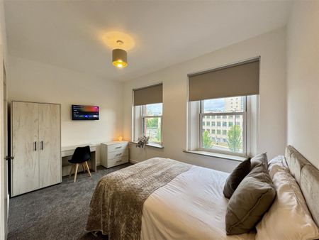 3 bedroom Student Flat to rent in Cross Street, Blackfriars, Newcastle Upon Tyne NE1 - Photo 2