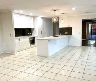 For Lease: Spacious Family Home in Sought-After Parkinson Location - Photo 5