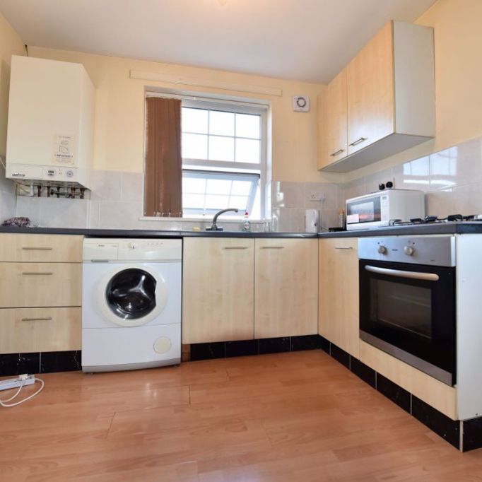 2 bedroom Flat in Ragland Road, Leeds - Photo 1