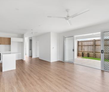 SIMPLY STUNNING! PRIVATE, MODERN & SPACIOUS DUPLEX IN A1 LOCATION! - Photo 1