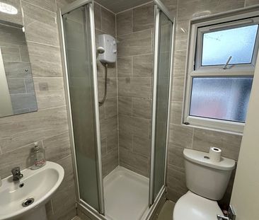 Room in a Shared Flat, Leslie Road, E11 - Photo 4