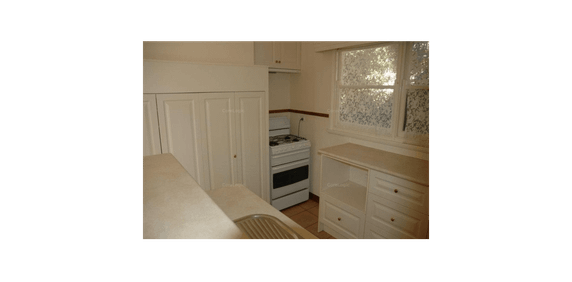 Cosy living with large yard! - Photo 2