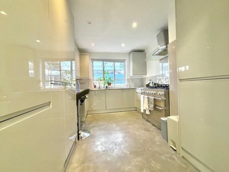 5 bedroom semi-detached house to rent - Photo 4