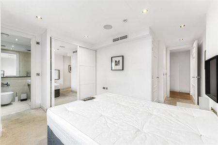 2 bedroom flat in London - Photo 2