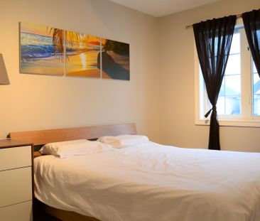 For Lease - 2412 Presquile Drive, Oakville, Ontario - Photo 6