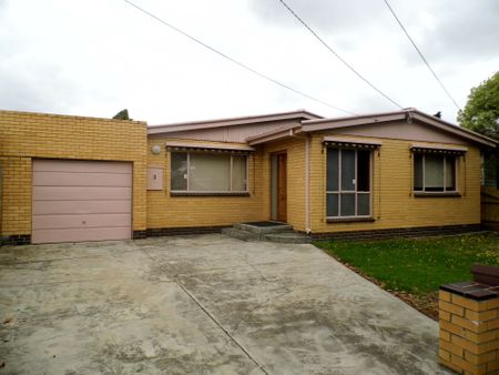 3 BEDROOM HOUSE IN THE HEART OF ALTONA - Photo 4