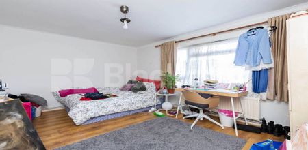 2 Bedroom, 1 bath, 1 reception Flat - Photo 3