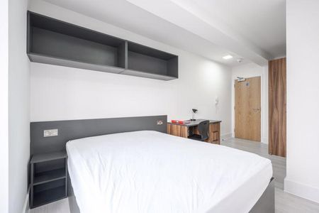 1 bedroom in a flat share to rent - Photo 4