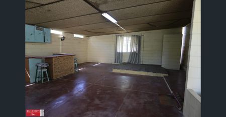 1960's Classic - Photo 3