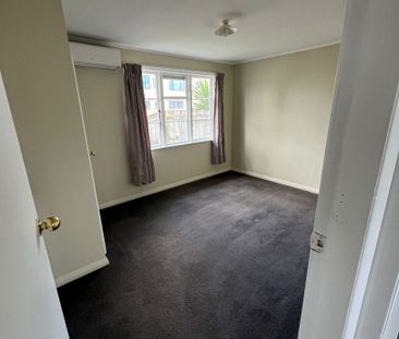 For Rent: Spacious 2-Bedroom House Papatoetoe - Photo 1