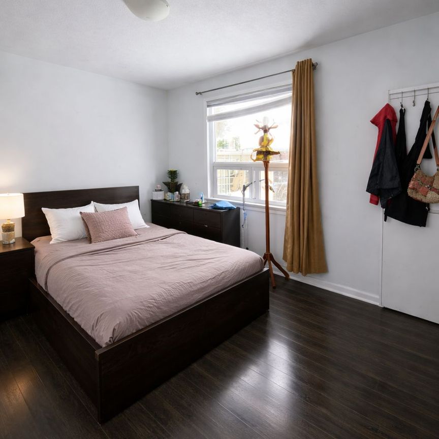 For Lease - 391 Taylor Mills Drive, Richmond Hill, Ontario - Photo 1