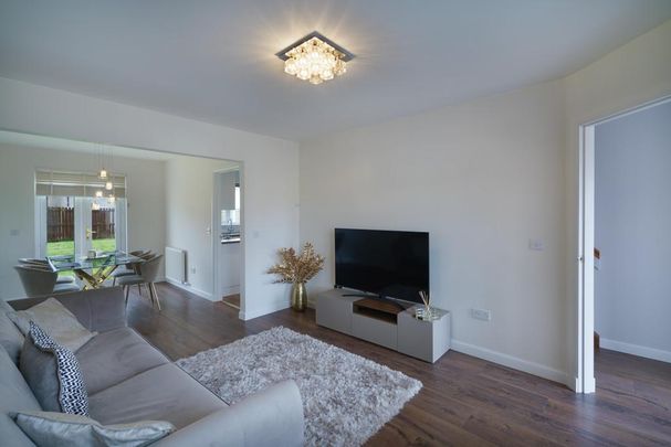 4 bedroom detached house to rent - Photo 1