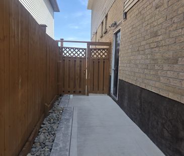 For Lease - 2113 Theoden Court, Pickering, Ontario - Photo 6