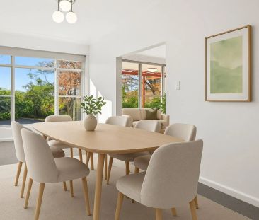 Classic family home in private setting - Photo 2