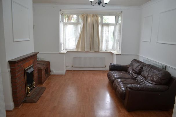 3 bedroom end of terrace house to rent - Photo 1