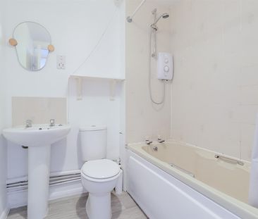 A 2 Bedroom Flat in Central Cheltenham GL53 7RB - Photo 6