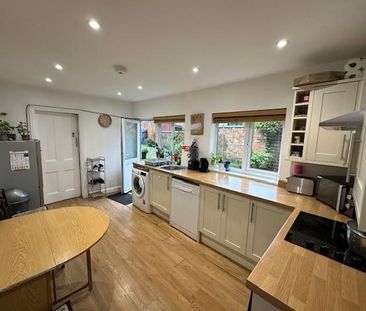 1 bedroom in a house share to rent - Photo 2