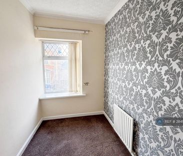 4 bedroom terraced house to rent - Photo 3