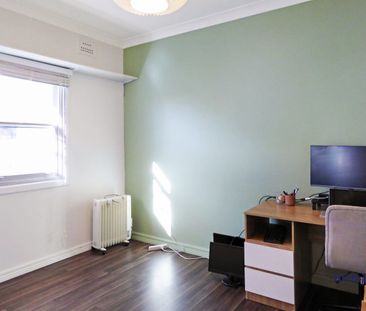 3 bedroom home just a short distance from the CBD & Tamworth Street... - Photo 3