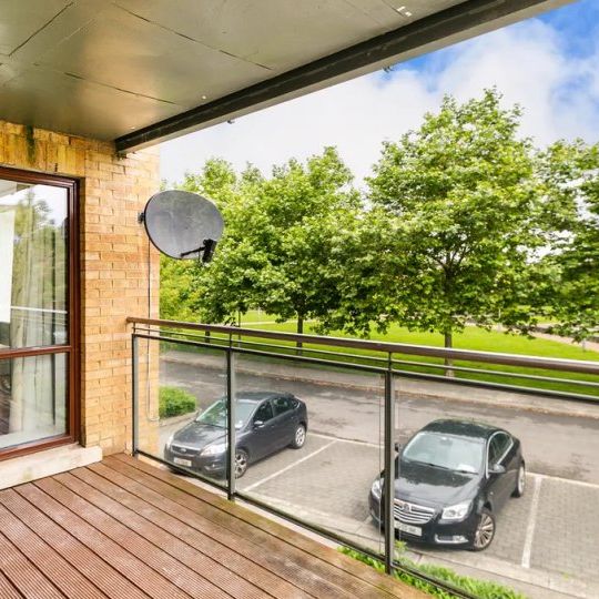 Rooms for rent in a 3-bedroom apartment in Lucan, Dublin - Photo 1