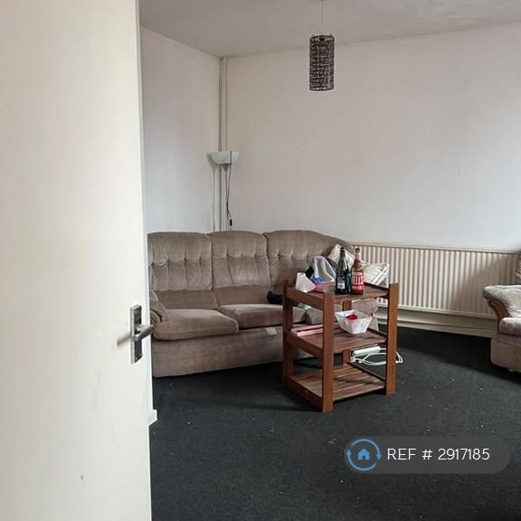 3 bedroom flat to rent - Photo 1