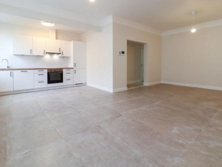 UCCLE: APPARTEMENT 2 CHAMBRES + TERRASSE - Uccle - Photo 3