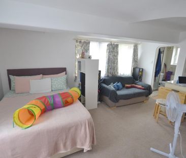 Studio Flat Tudor Street, Exeter, EX4 3BR - Photo 2