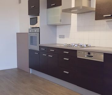 Location Appartement 4 pièces 92m² LA ROCHELLE 17000 - Photo 4