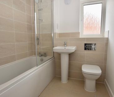 3 bedroom semi-detached house to rent - Photo 4