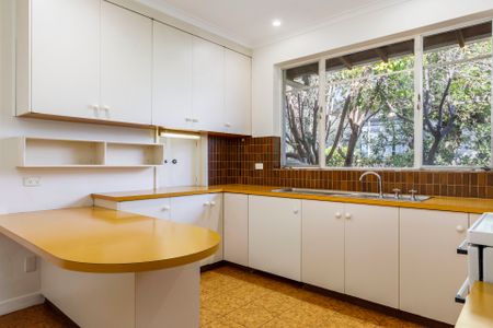 Great Family Home in Griffith - Photo 4